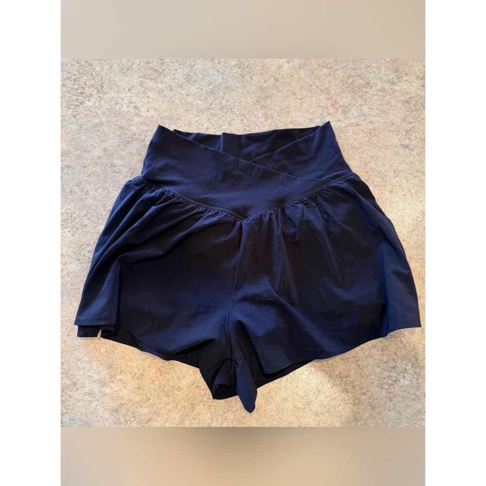 NWOT Offline by Aerie Crossover Flowy Short Black Size M w/ Side Pockets